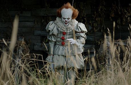 Klaun Pennywise je obas a roztomil. Snmek To (2017) podle knin pedlohy...