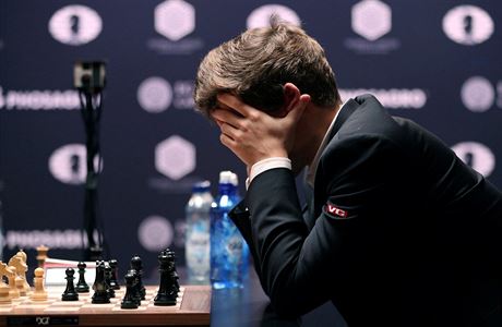 Zklamaný achista Magnus Carlsen.