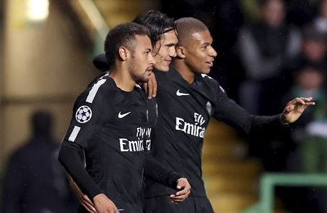 Neymar (vlevo) a Kylian Mbappé (vpravo) mají pijít do Realu.