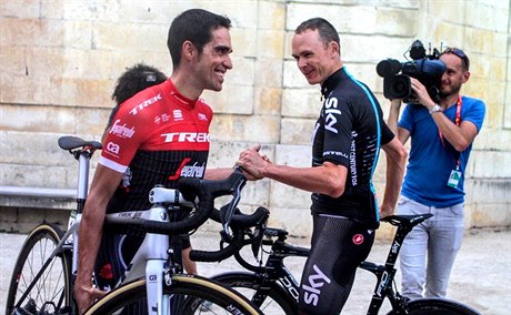 Alberto Contador a Chris Froome jet ped startem Vuelty 2017.