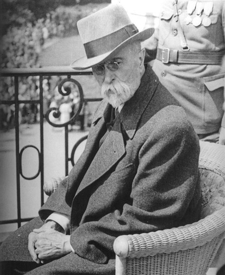Prezident Tomá Garrigue Masaryk na balkon lánského zámku, 19. kvtna 1934.