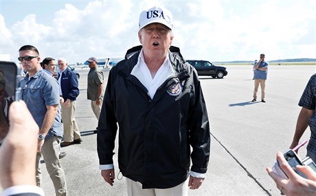 Trump navštívil zpustošenou Floridu, chválil práci místních úřadů.