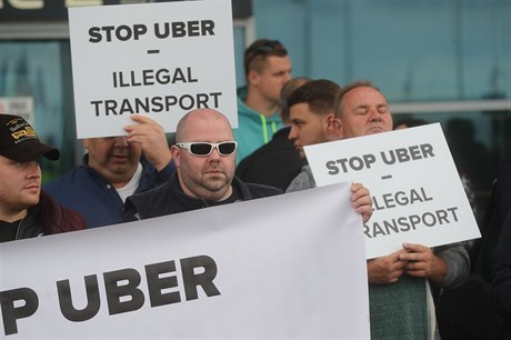 Z nedávného protestu taxiká na ruzyském letiti.