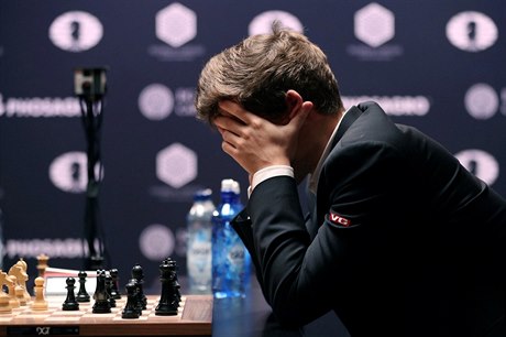 Zklamaný achista Magnus Carlsen.