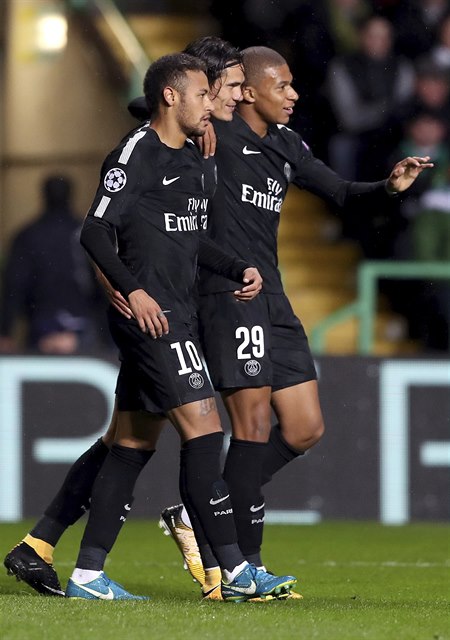 Neymar (vlevo) a Kylian Mbappé (vpravo) mají přijít do Realu.