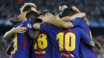 Barcelona slaví gól Lionela Messiho v Lize mistrů