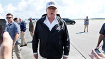 Trump navtvil zpustoenou Floridu, chvlil prci mstnch ad.