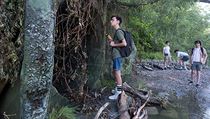 Prvn� pravidlo je nel�zt do opu�t�n�ch tunel�. Sn�mek To (2017) podle kni�n�...