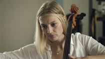 Simona (Barbora Polkov) na cello rozhodn vl.