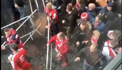 ádní fanouk 1. FC Köln v Londýn.