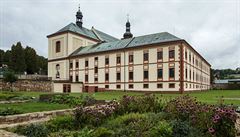 Krkonoské muzeum sídlí v bývalém augustiniánském klátee ve Vrchlabí.