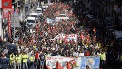 Francouzi protestují proti vládnímu plánu reformy pracovního trhu.