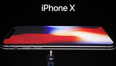 Tim Cook pedstavuje nový iPhone X.