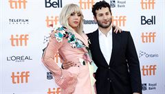 Lady Gaga a reisér Chris Moukarbel na filmovém festivalu v Torontu.