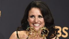 Julia Louis-Dreyfusová pózuje pro fotografy.