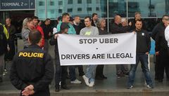 Taxikáři kvůli Uberu tlačí na magistrát. S Krnáčovou si ale žádnou schůzku nesjednali