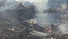 Trosky World Trade Center: Poáry hoely desítky pater pod hasii...