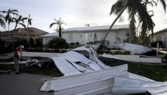 Hurikán Irma na Florid trhal stechy a lámal stromy.