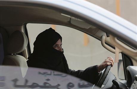 Konec nenáviděného zákazu. Ženy v Saudské Arábii budou moci řídit, řekl  král | Svět | Lidovky.cz