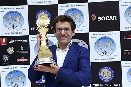 Levon Aronjan slaví své druhé vítězství ve Světovém poháru.