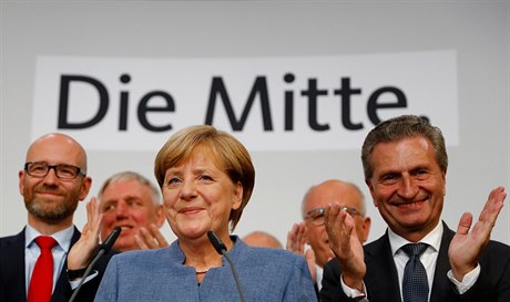 Angela Merkelová a lídr CDU reagují na první povolební průzkumy.