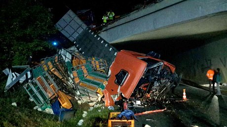 Hasiči zasahovali 29. září u nehody dvou nákladních aut u Syrovic na Brněnsku,...