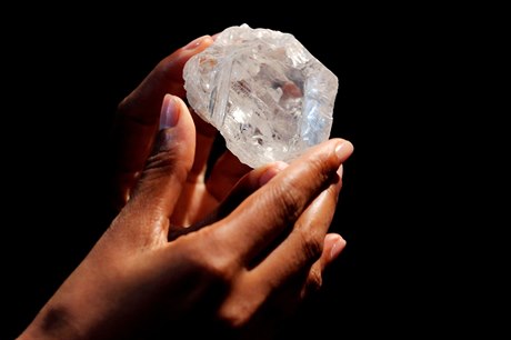 Nejvtí neopracovaný diamant se prodal za více ne miliardu korun.
