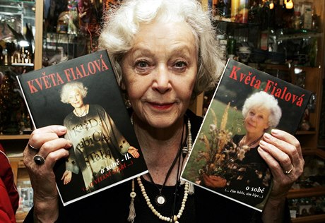 Květa Fialová představuje knihy o sobě (2006).