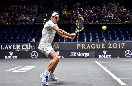 Rafael Nadal při tréninku v pražské aréně