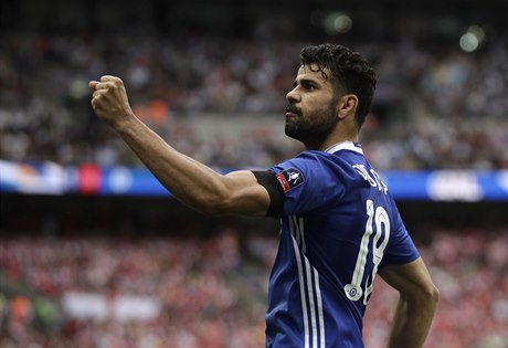 Diego Costa jet v dresu Chelsea.