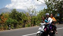 Silnice nedaleko sopky Agung.