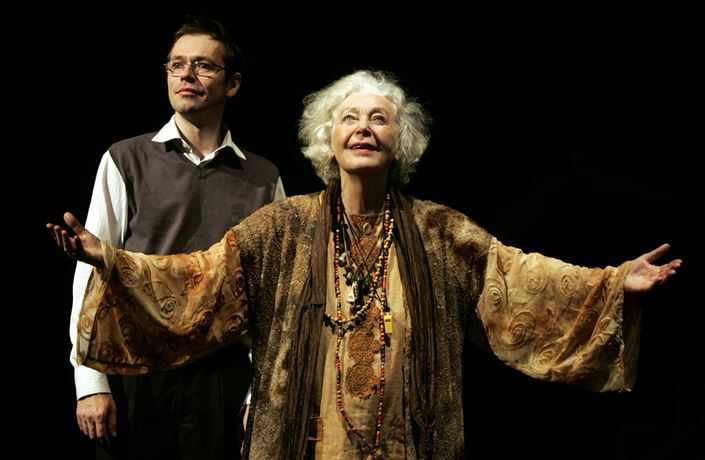 Kv�ta Fialová a Josef Kubánik ve h�e "Herold a Maude" ve Slováckém divadle v...