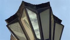 Kubistické detaily. Beniesova vila v Litoli a lampa na Jungmannov� nám�stí