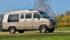 VAN - legendární americká dodávka, minibus, kancelá i lonice