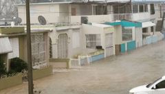 Ulice v Portoriku jsou zaplavené.