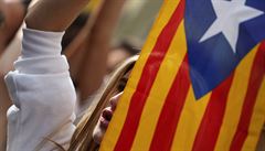 Ji ve stedu se proti zablokování referenda demonstrovalo nejen v Barcelon,...