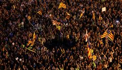 V metropoli Katalánska ve tvrtek opt protestovaly tisíce lidí proti snaze...