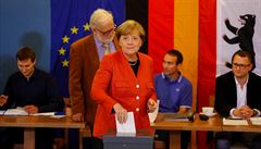 Angela Merkelová hlasuje v parlamentních volbách.