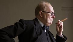 Gary Oldman je jako Winston Churchill k nepoznání. Snímek Nejtemnější hodina... | na serveru Lidovky.cz | aktuální zprávy