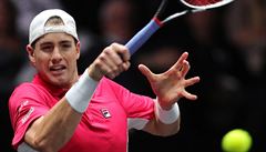 208 centimetr vysoký John Isner na rakouského stízlíka nestail.