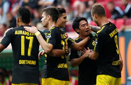 FC Augsburg vs Borussia Dortmund, radost hostí.