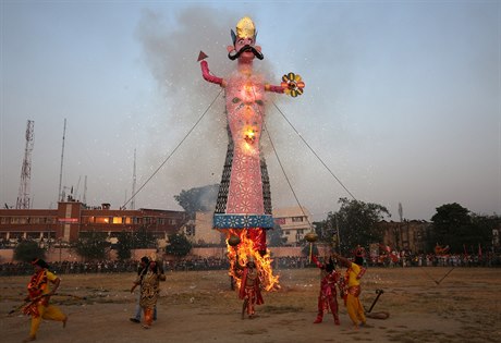 Vijayadashami znamená vít�zství, tedy p�ekonání devíti �patných vlastností.