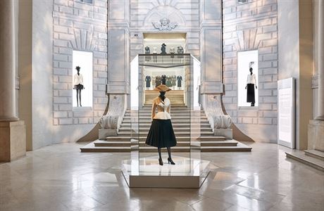 Expozice v Muse des Arts Dcoratifs o domu Christian Dior je vskutku...