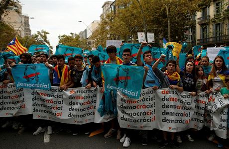 Studenti se astn protestu dva dny po zakzanm referendu o nezvislosti v...