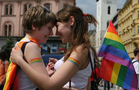 Úastnice Queer Parade v Brn.