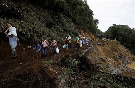 Na Kostarice uvízli lidé cestující autobudem kvli tropické boui Nate mezi...