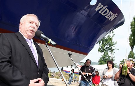 Ktu lodi se jménem Víde se zúastnil i starosta opravdové Vídn Michael Häupl.