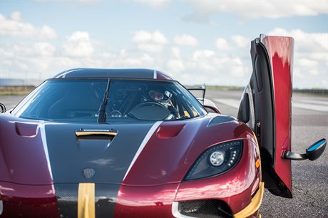 Koenigsegg Agera RS pekonal rekord ve zrychlení.