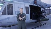 Kapitnka Cathrine Sparklinov, pilotka lehkho bojovho vrtulnku.