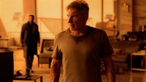 Rick Deckard (Harrison Ford) byl ticet let nezvstn. Snmek Blade Runner...